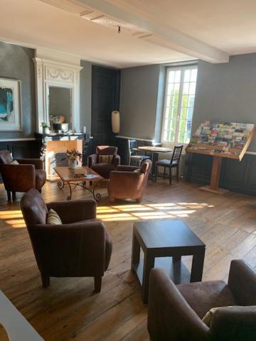 Logis Domaine Du Prieure Hotell Tonnay-Boutonne Exteriör bild