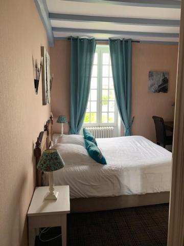 Logis Domaine Du Prieure Hotell Tonnay-Boutonne Exteriör bild