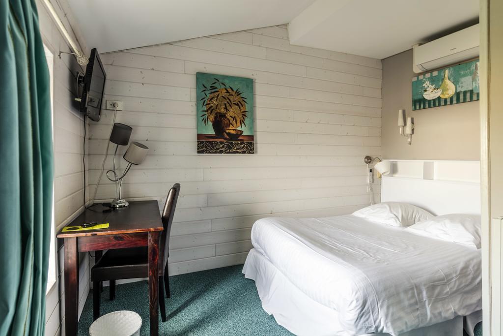 Logis Domaine Du Prieure Hotell Tonnay-Boutonne Exteriör bild