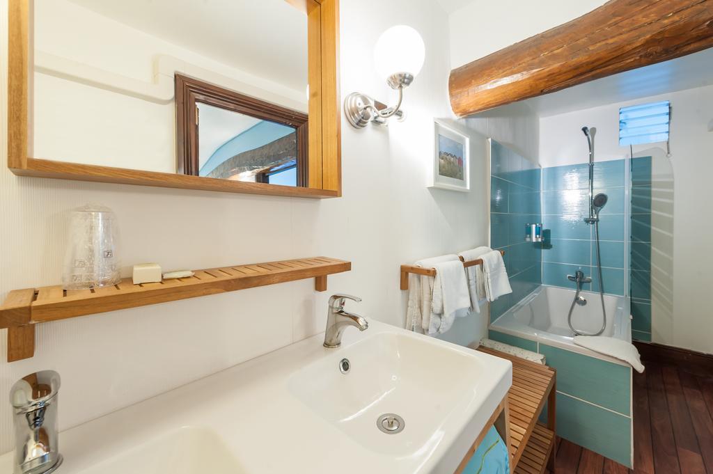 Logis Domaine Du Prieure Hotell Tonnay-Boutonne Exteriör bild