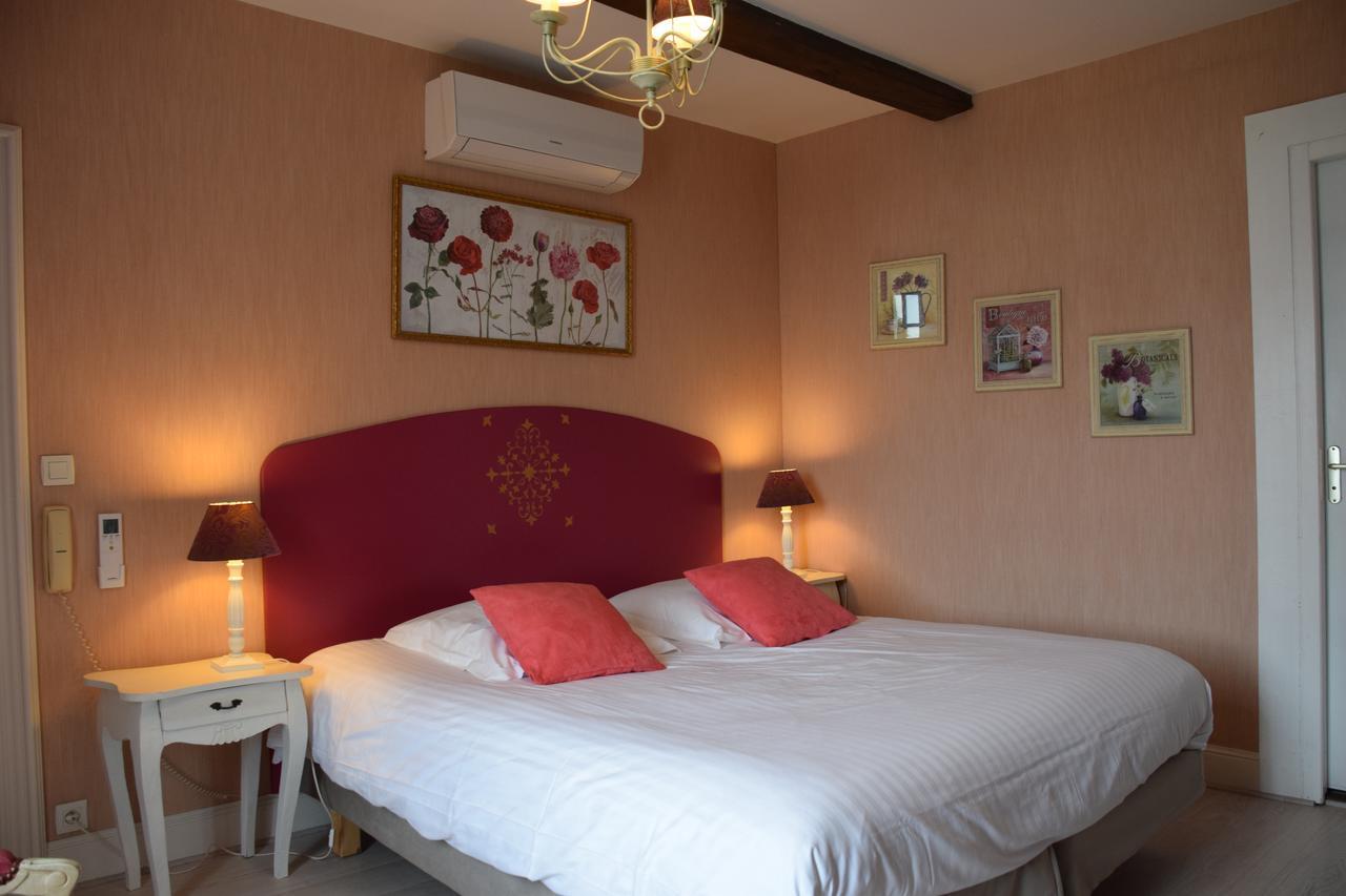 Logis Domaine Du Prieure Hotell Tonnay-Boutonne Exteriör bild