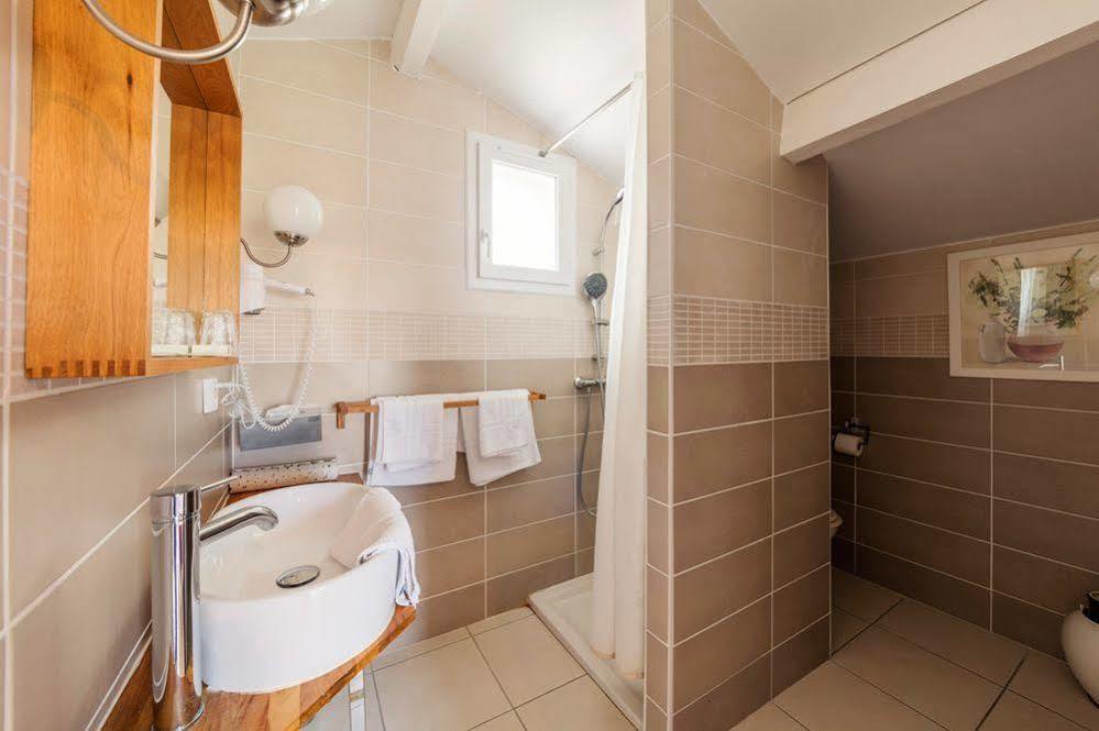 Logis Domaine Du Prieure Hotell Tonnay-Boutonne Exteriör bild