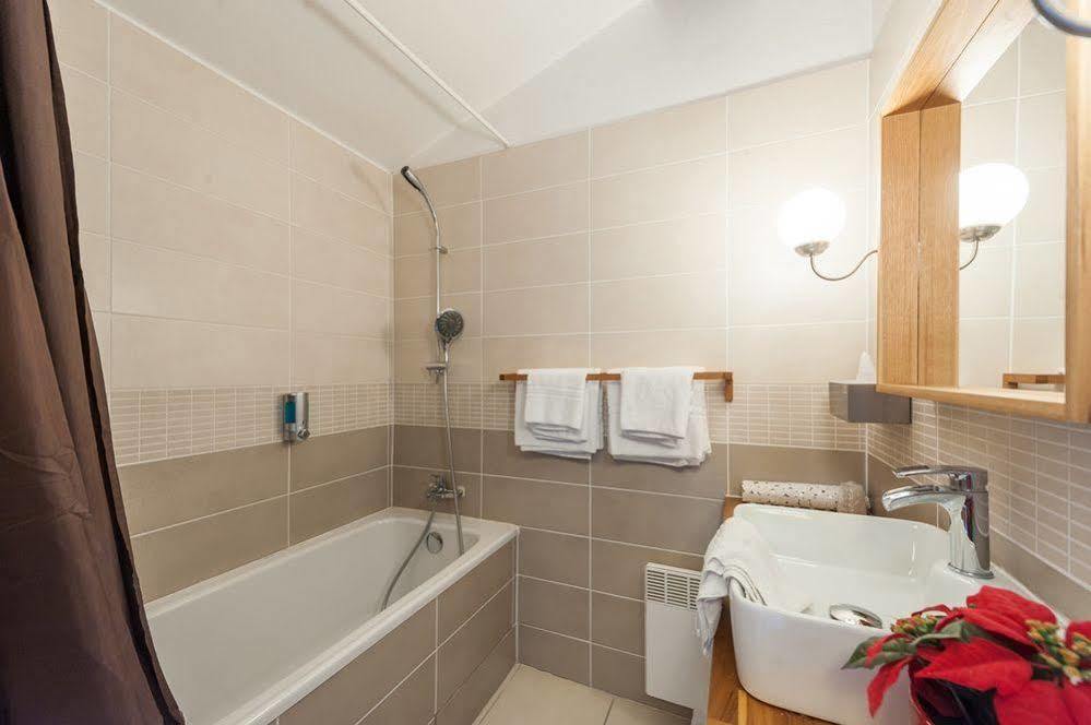 Logis Domaine Du Prieure Hotell Tonnay-Boutonne Exteriör bild