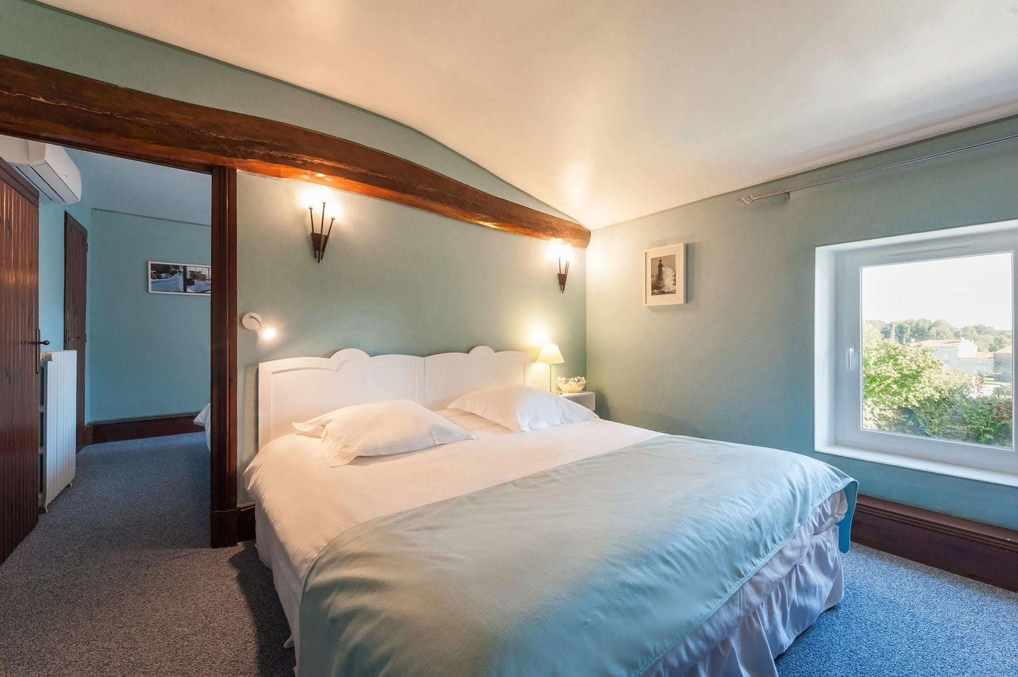 Logis Domaine Du Prieure Hotell Tonnay-Boutonne Exteriör bild
