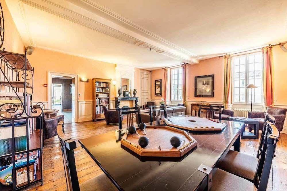 Logis Domaine Du Prieure Hotell Tonnay-Boutonne Exteriör bild