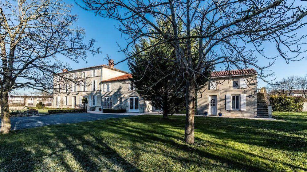 Logis Domaine Du Prieure Hotell Tonnay-Boutonne Exteriör bild